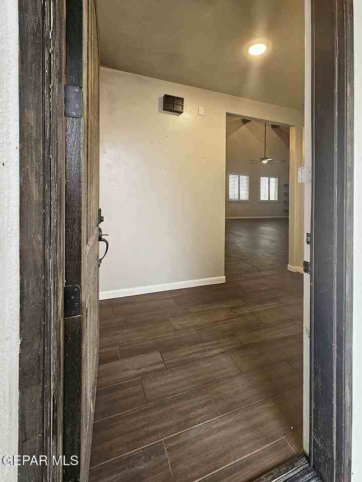 13185 Tiverton Rd - Photo 3 of 50