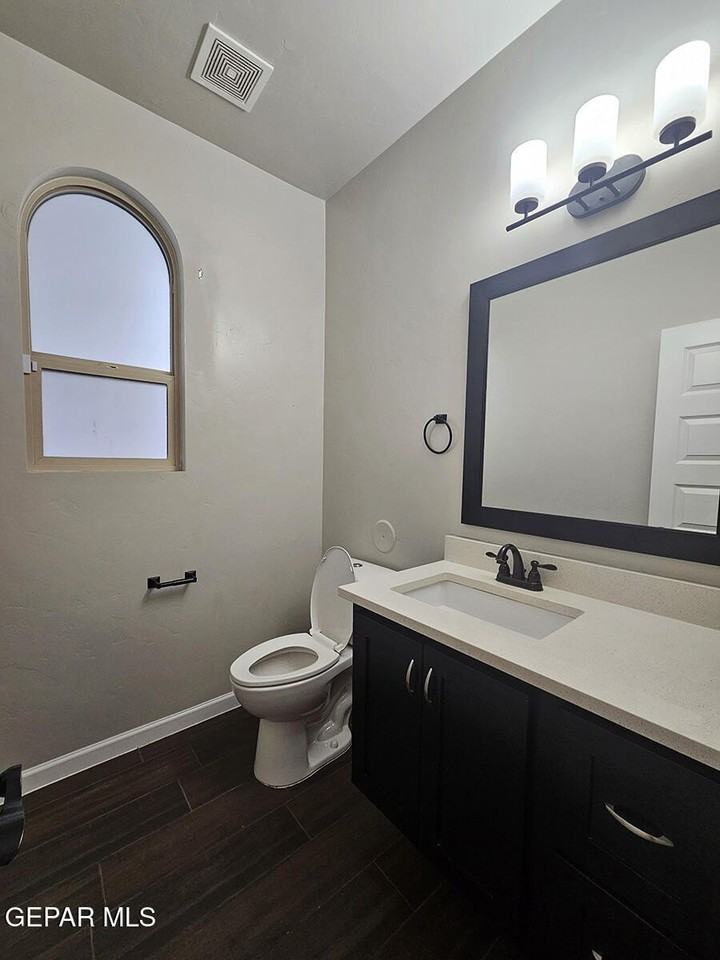 13185 Tiverton Rd - Photo 7 of 50