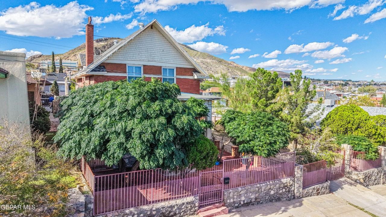 1805 Arizona Ave - Photo 6 of 50