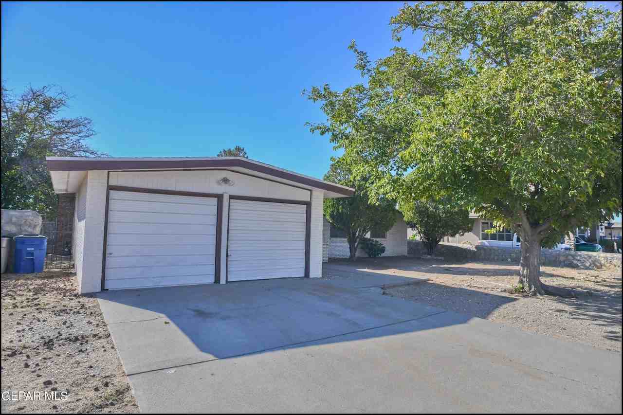 10648 Birthstone Dr - Photo 3 of 45