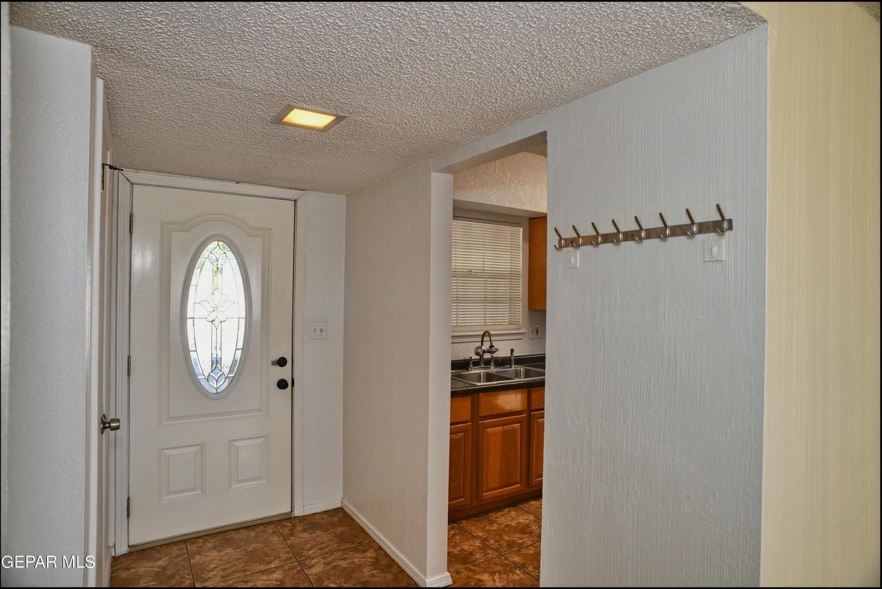 10648 Birthstone Dr - Photo 5 of 45