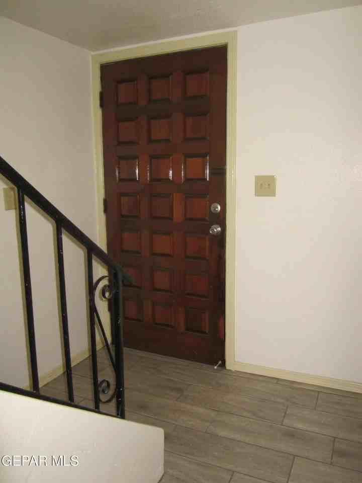 220 Moon River Ln - Photo 5 of 50
