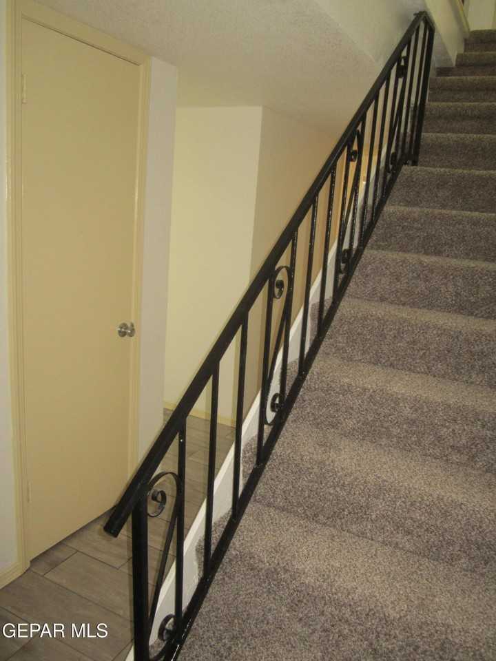 220 Moon River Ln - Photo 6 of 50