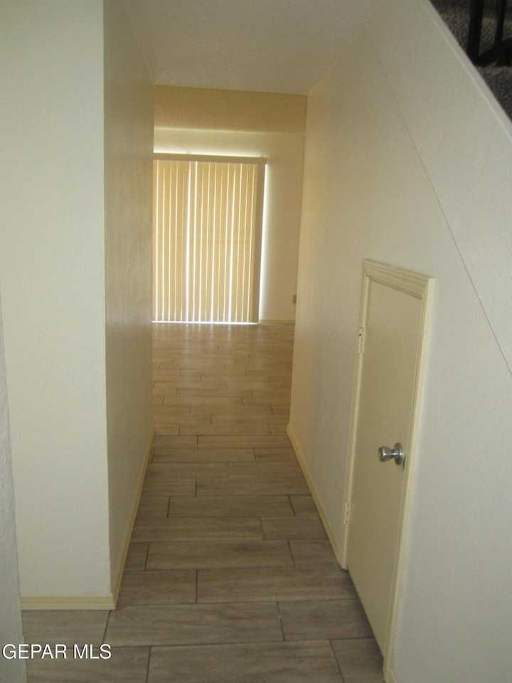 220 Moon River Ln - Photo 7 of 50