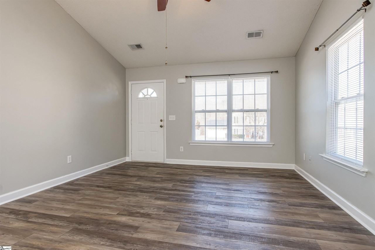 512 Crescentwood Ct - Photo 2 of 25