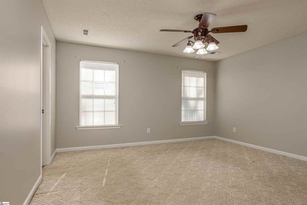 512 Crescentwood Ct - Photo 4 of 25