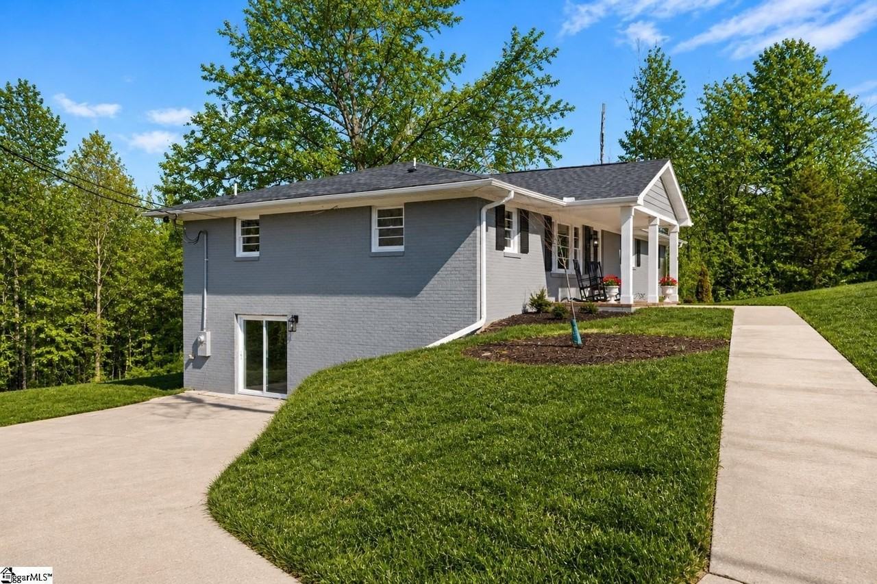 115 Pinetree Ln - Photo 2 of 35