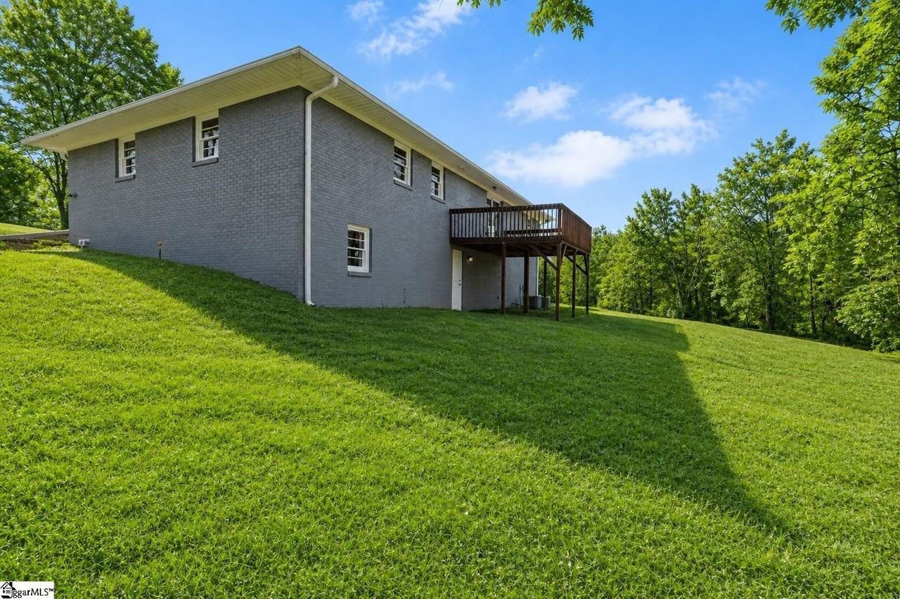 115 Pinetree Ln - Photo 4 of 35