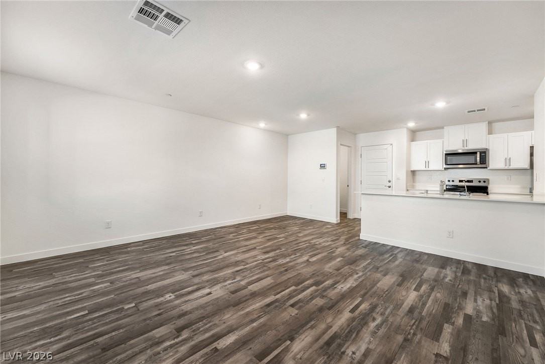 9864 Maple Pass Ave - Photo 4 of 20