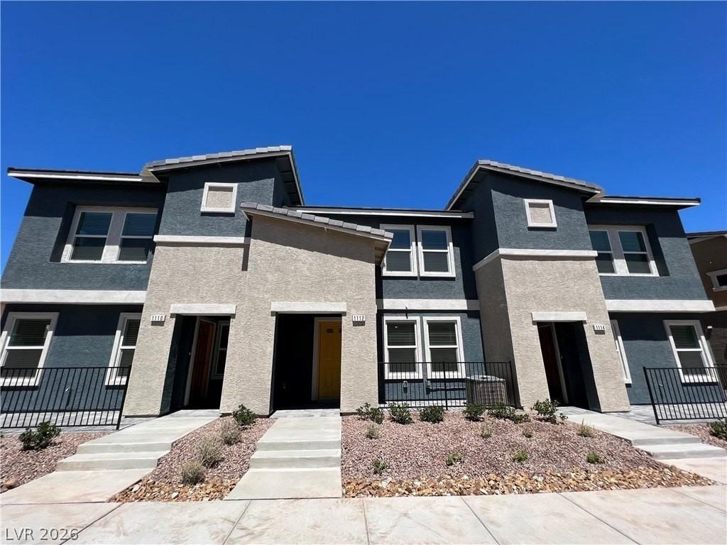1112 Ruby Sparrow St - Photo 2 of 31