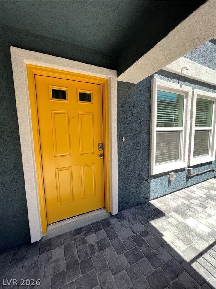 1112 Ruby Sparrow St - Photo 4 of 31