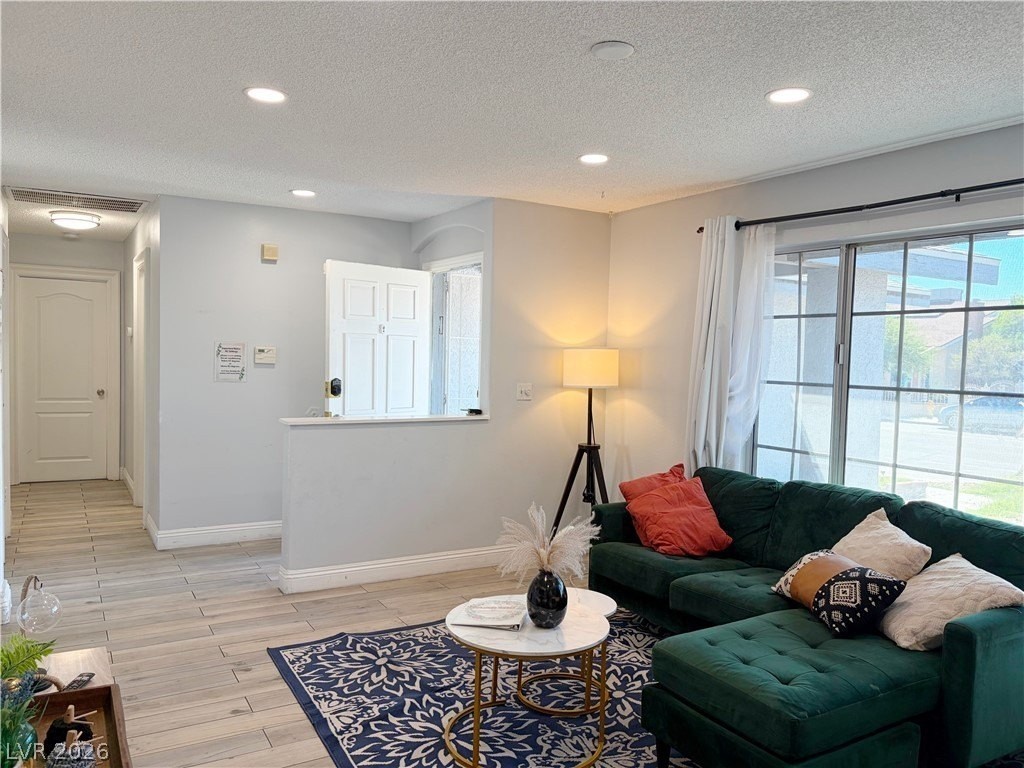 7488 Walnut Creek Dr - Photo 3 of 35