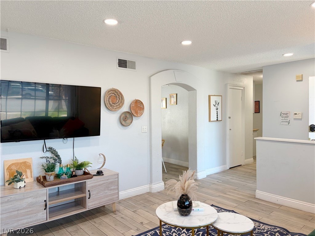 7488 Walnut Creek Dr - Photo 4 of 35