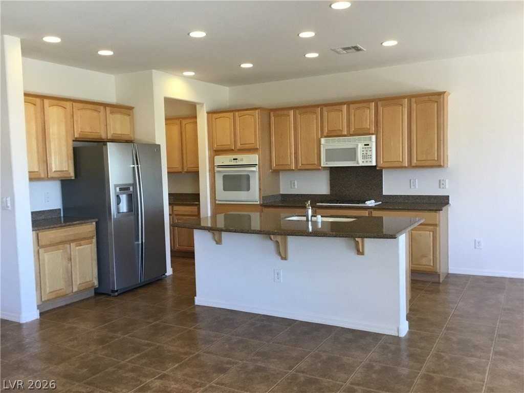 2198 Brighton Point Ave - Photo 5 of 25