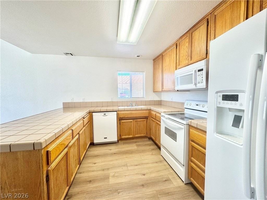 460 Comstock St - Photo 6 of 15