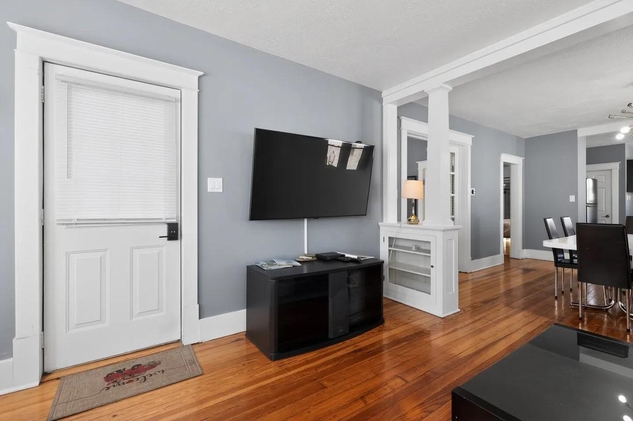 410 N Carroll Ave - Photo 3 of 23