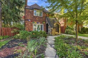 featured image of 2719 Woodstock Dr #2