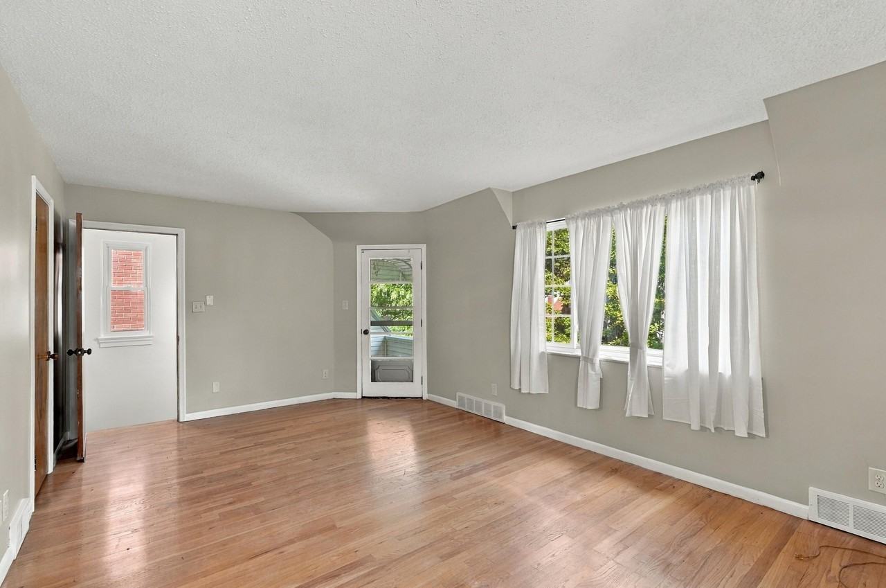 2719 Woodstock Dr #2 - Photo 3 of 25