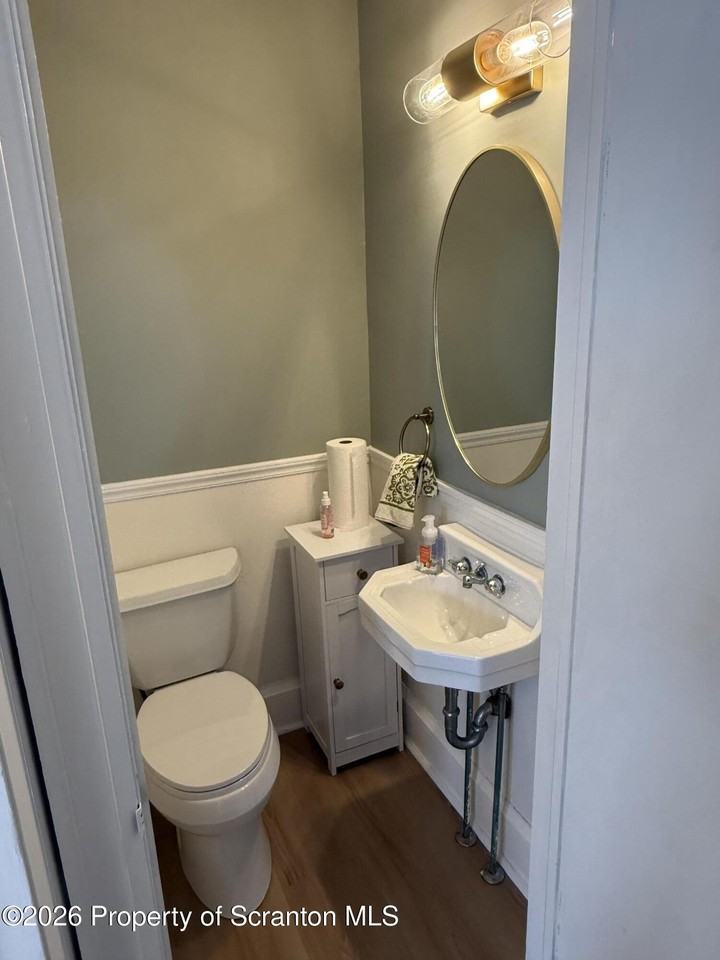 904 Taylor Ave - Photo 6 of 36