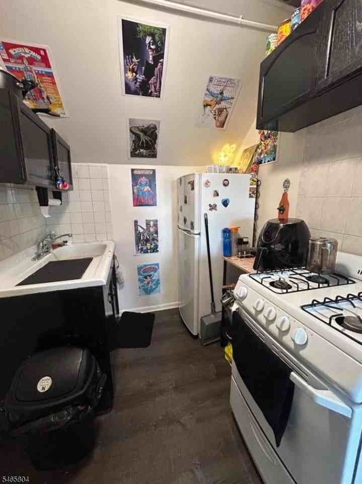 37 Peck Ave #3 - Photo 5 of 11
