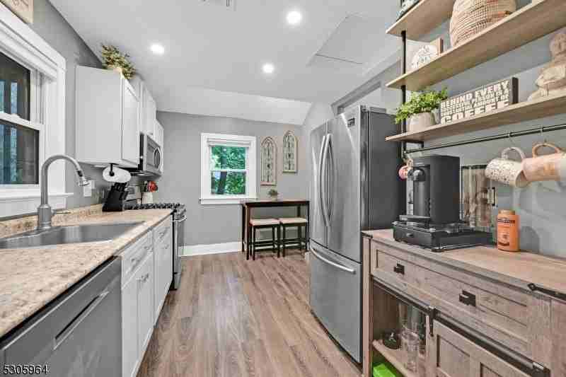 155 White Meadow Rd - Photo 3 of 25