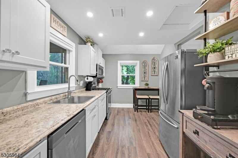 155 White Meadow Rd - Photo 4 of 25