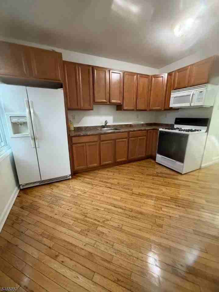 795-797 Summer Ave #4 - Photo 3 of 7