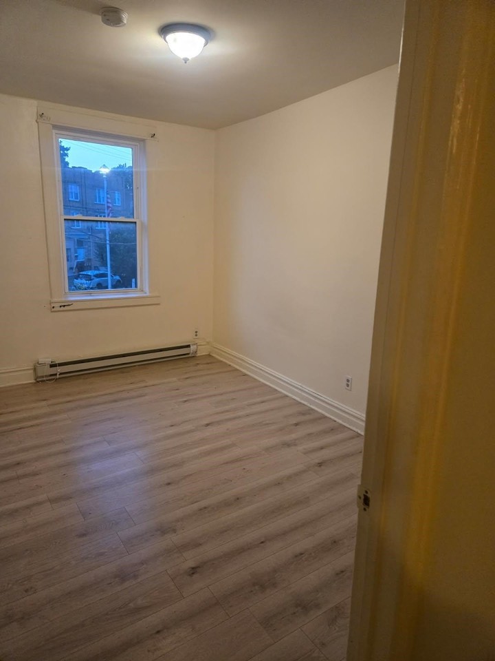 6A Rose Ave #2R - Photo 5 of 6