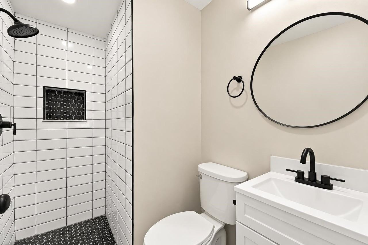 13 Laurel Ct - Photo 4 of 32