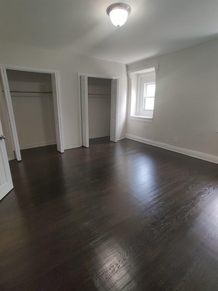 826 Grand St #4 - Photo 5 of 5