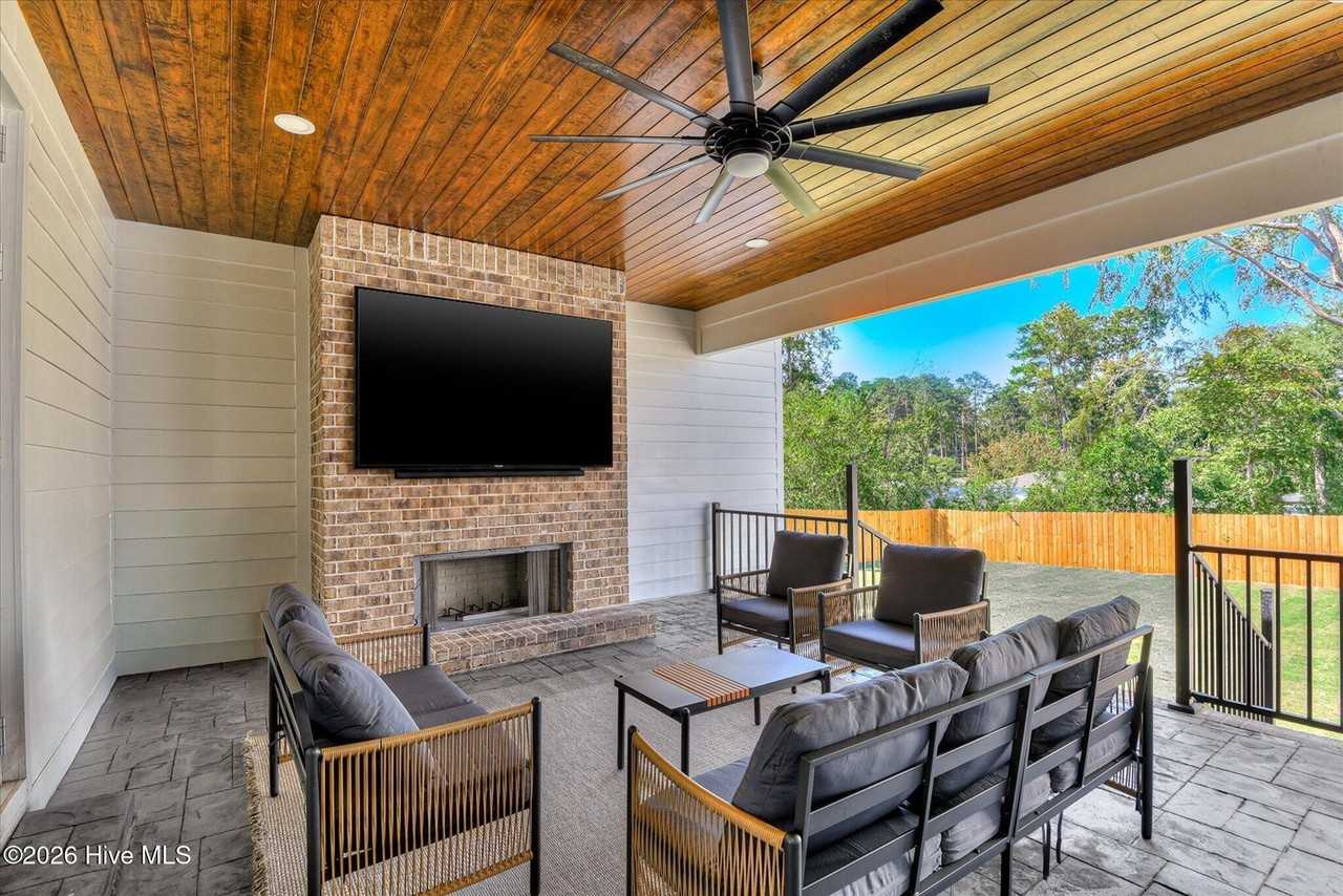 1207 Azalea Dr - Photo 2 of 50