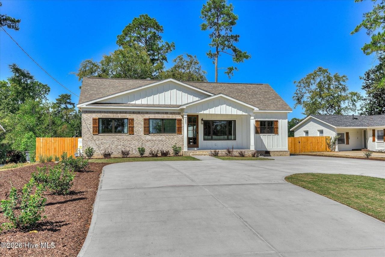 1207 Azalea Dr - Photo 3 of 50