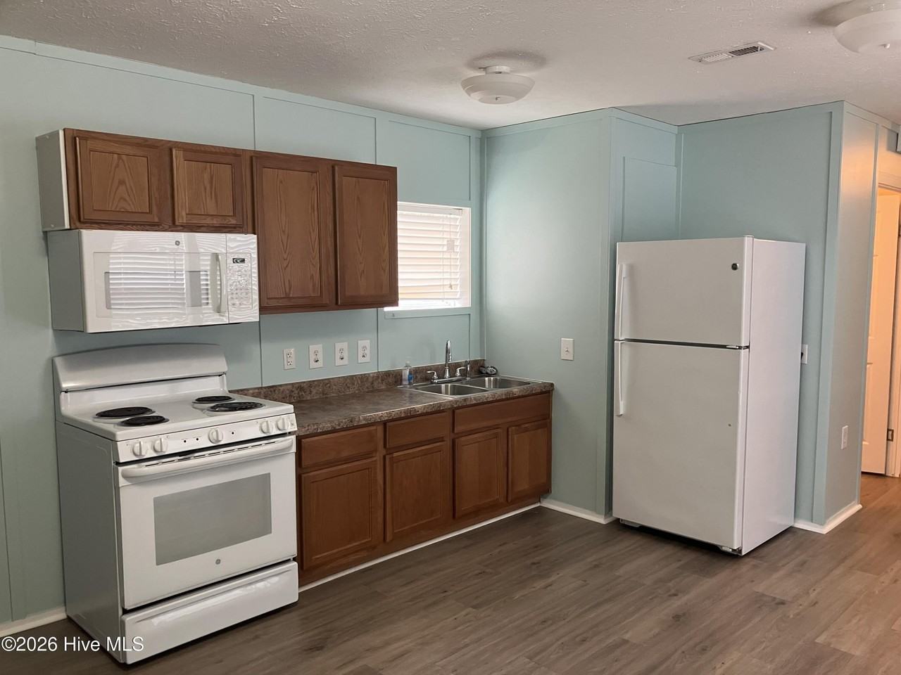 1024 Alandale Pl Se - Photo 2 of 15
