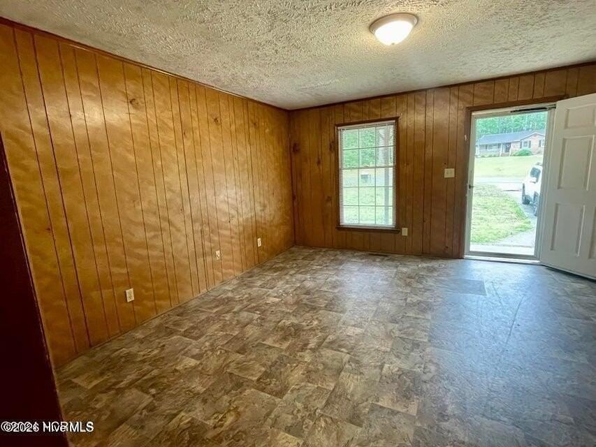 132 Deerfield Rd - Photo 5 of 6