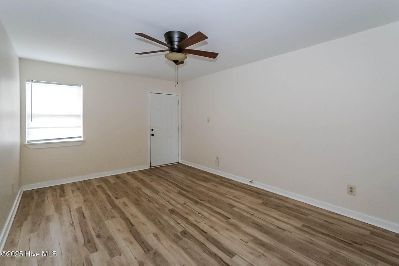 201 Shipman Rd #E20 - Photo 3 of 12