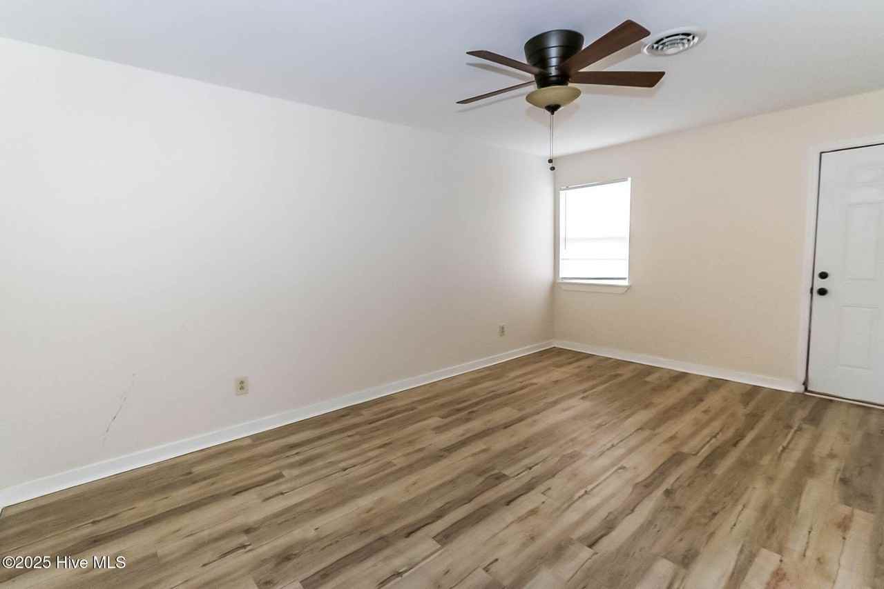 201 Shipman Rd #E20 - Photo 4 of 12