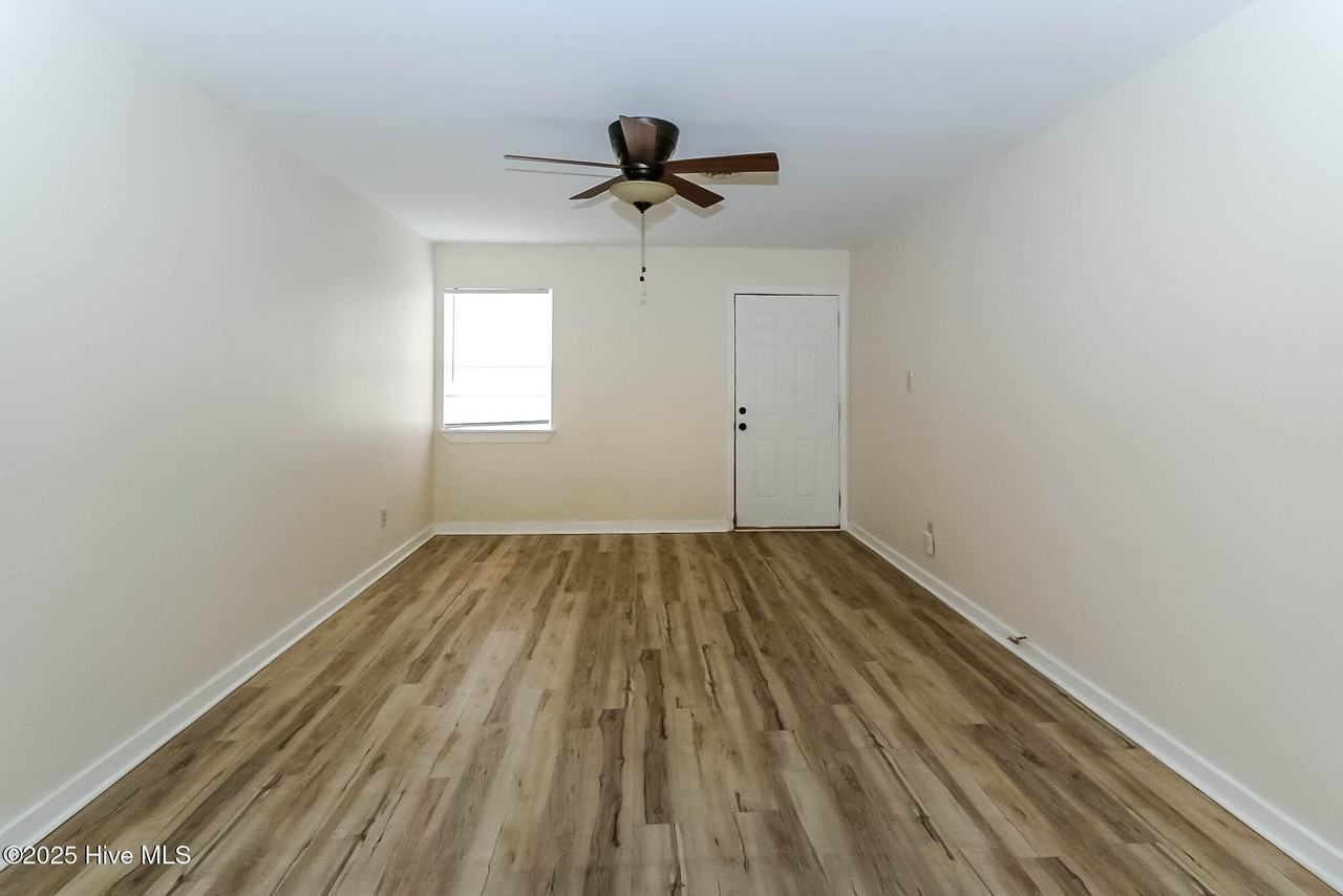 201 Shipman Rd #E20 - Photo 5 of 12