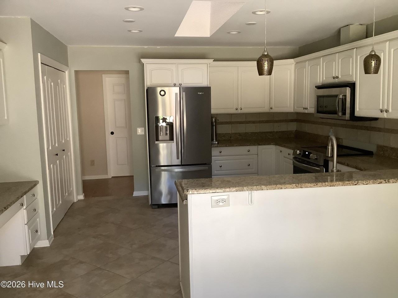 102 Owens Cir - Photo 3 of 4