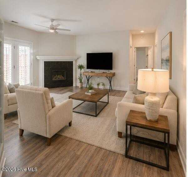 728 Aquarius Dr - Photo 3 of 17