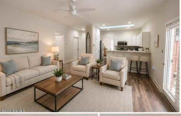 728 Aquarius Dr - Photo 4 of 17
