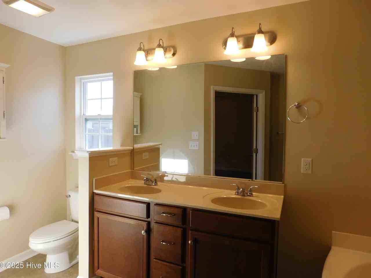 107 Lynden Ln - Photo 7 of 21
