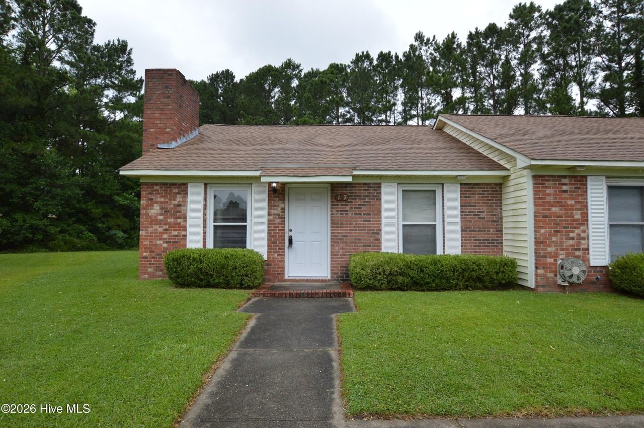 137 Windsor Ct - Photo 2 of 15