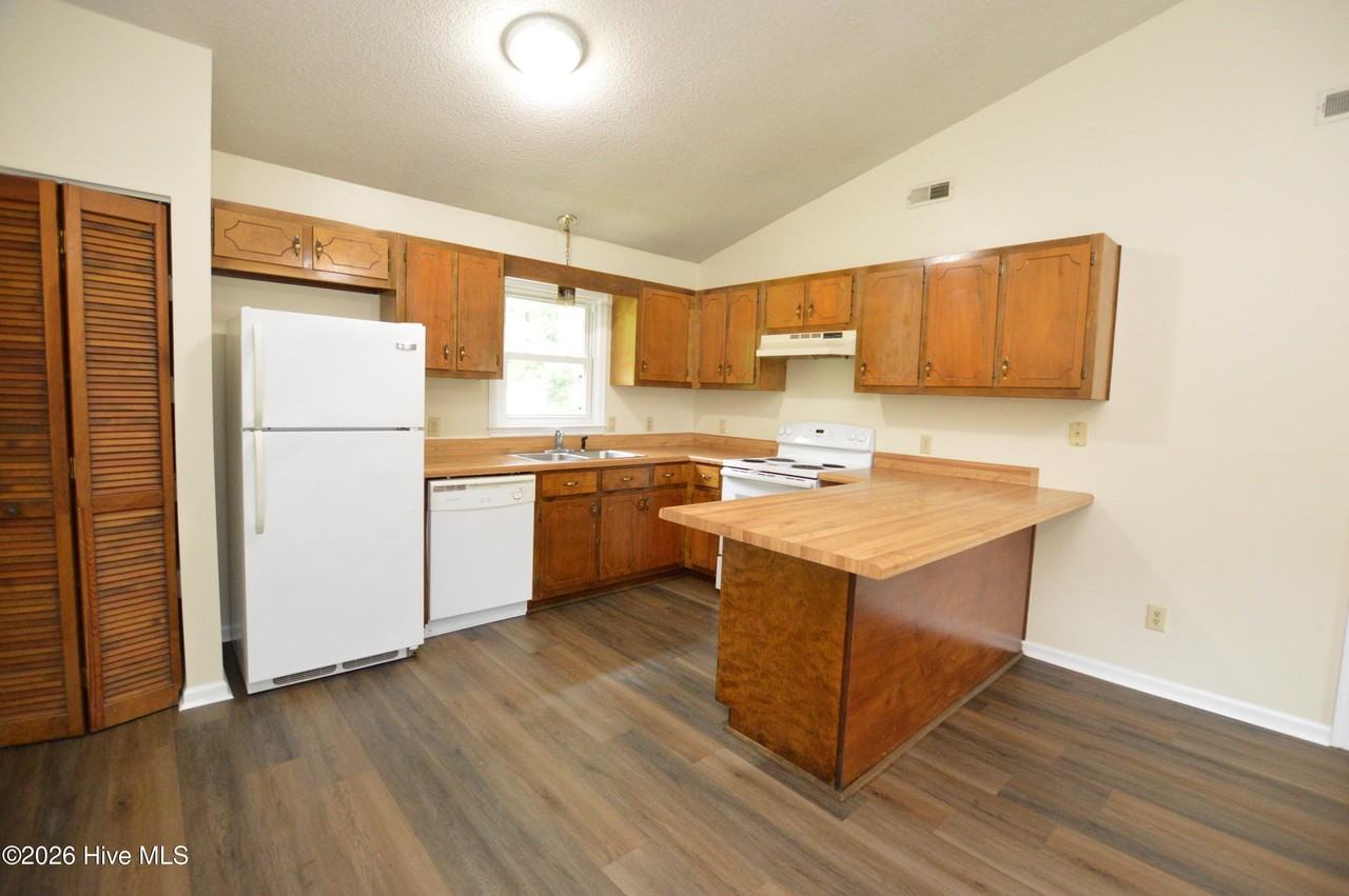 137 Windsor Ct - Photo 5 of 15