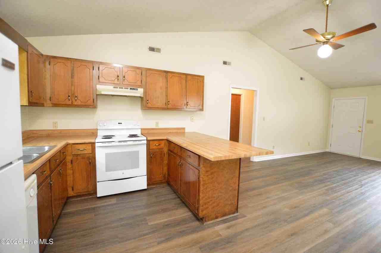 137 Windsor Ct - Photo 6 of 15