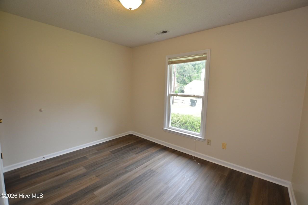 137 Windsor Ct - Photo 7 of 15