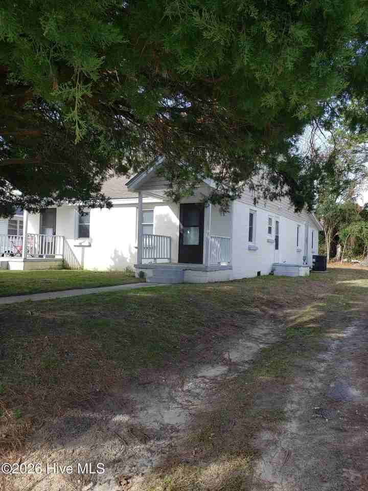 1902 Myrtle St #A - Photo 3 of 13