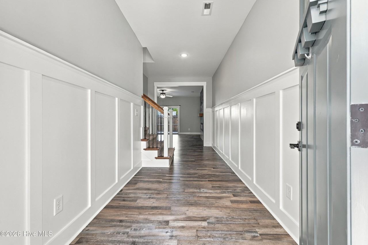 3052 Candlelight Dr - Photo 3 of 37