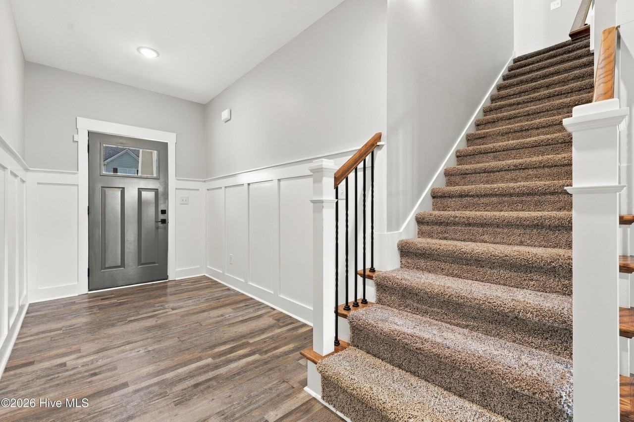 3052 Candlelight Dr - Photo 4 of 37