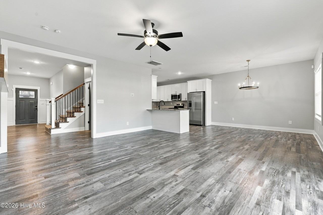 3052 Candlelight Dr - Photo 6 of 37