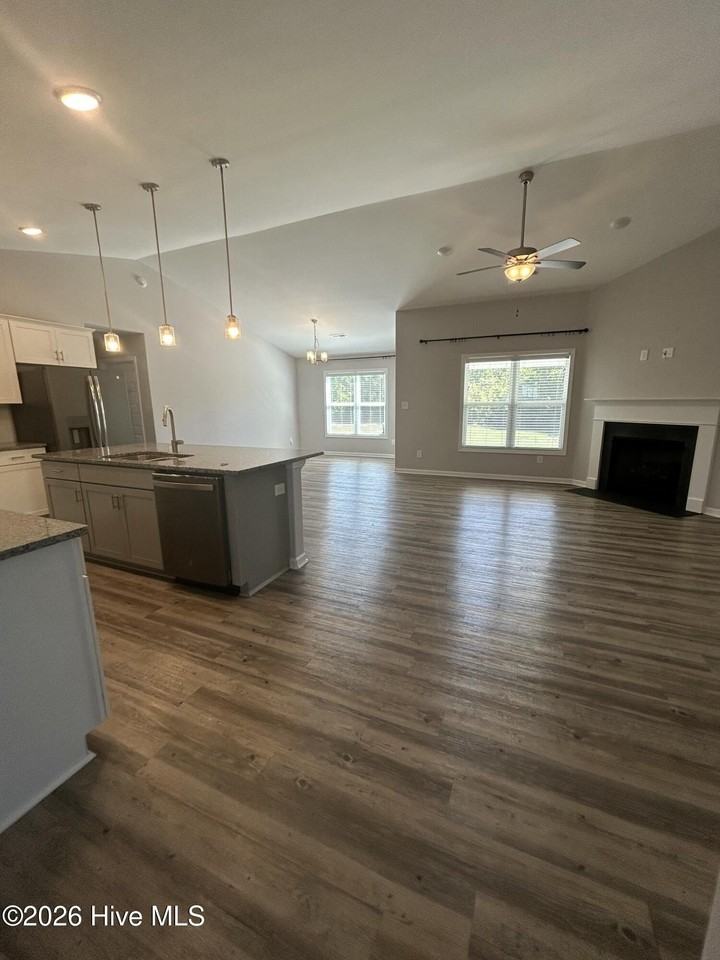 228 Patriot Dr - Photo 5 of 17
